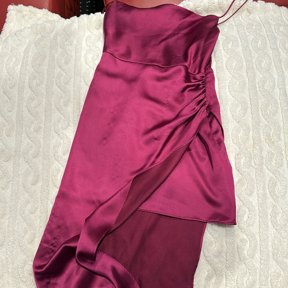 Low neck spaghetti strap, one side slit